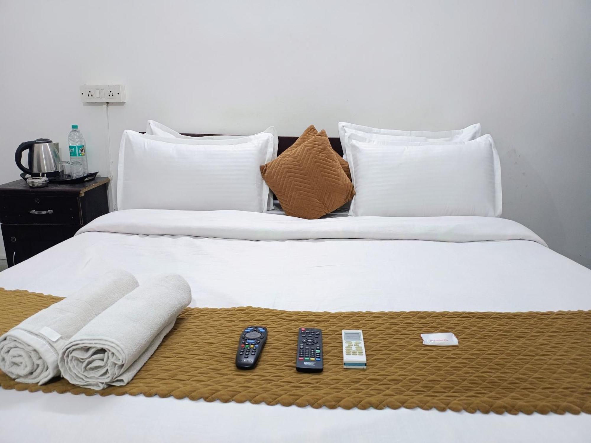 Hotel Hauz Khas Fort View New Delhi Buitenkant foto
