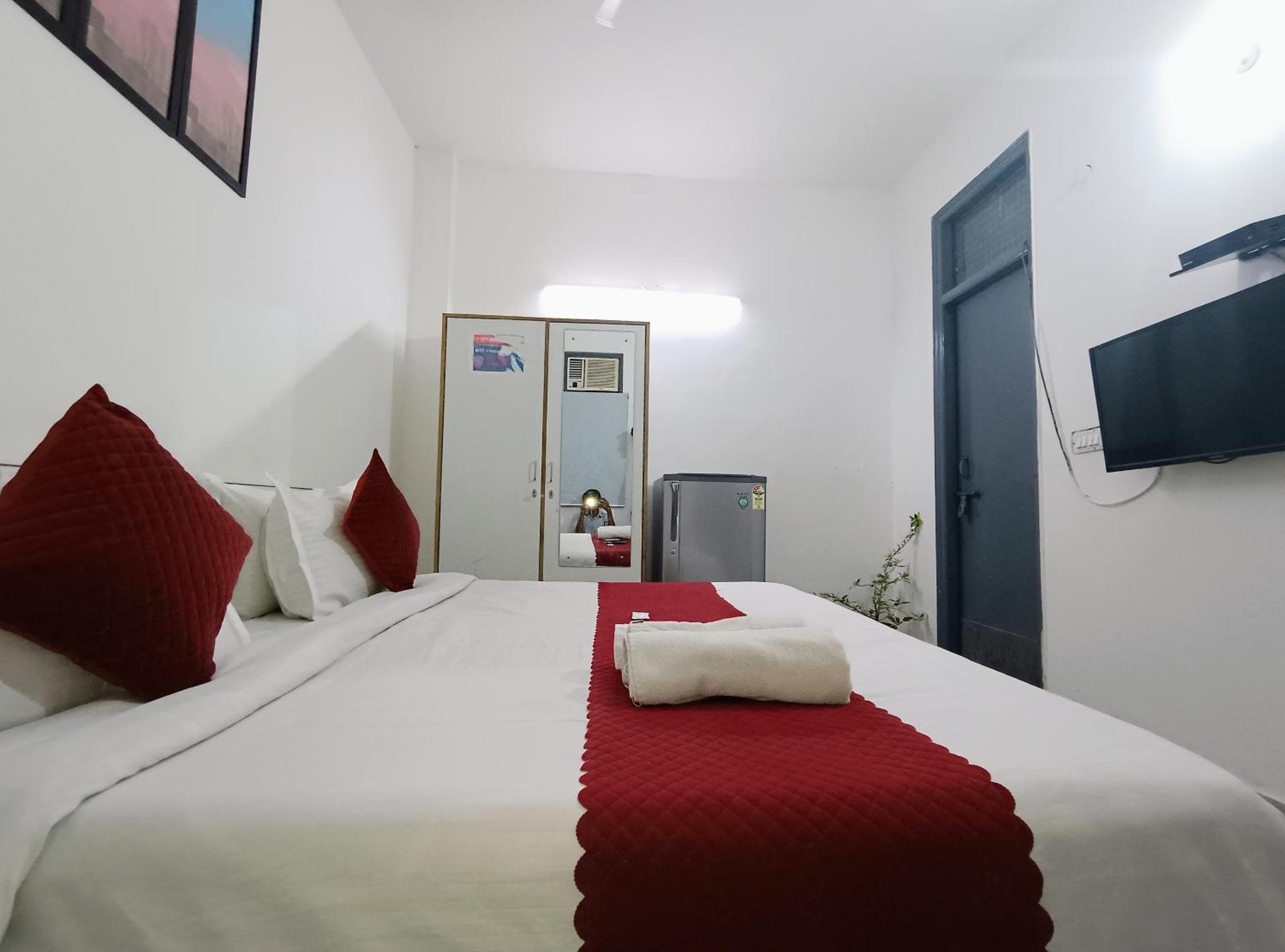Hotel Hauz Khas Fort View New Delhi Buitenkant foto