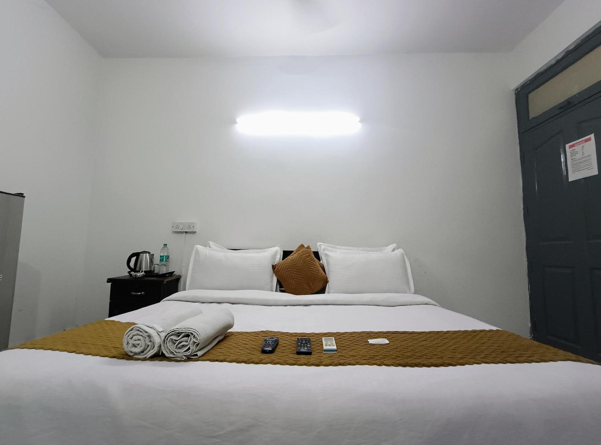 Hotel Hauz Khas Fort View New Delhi Buitenkant foto